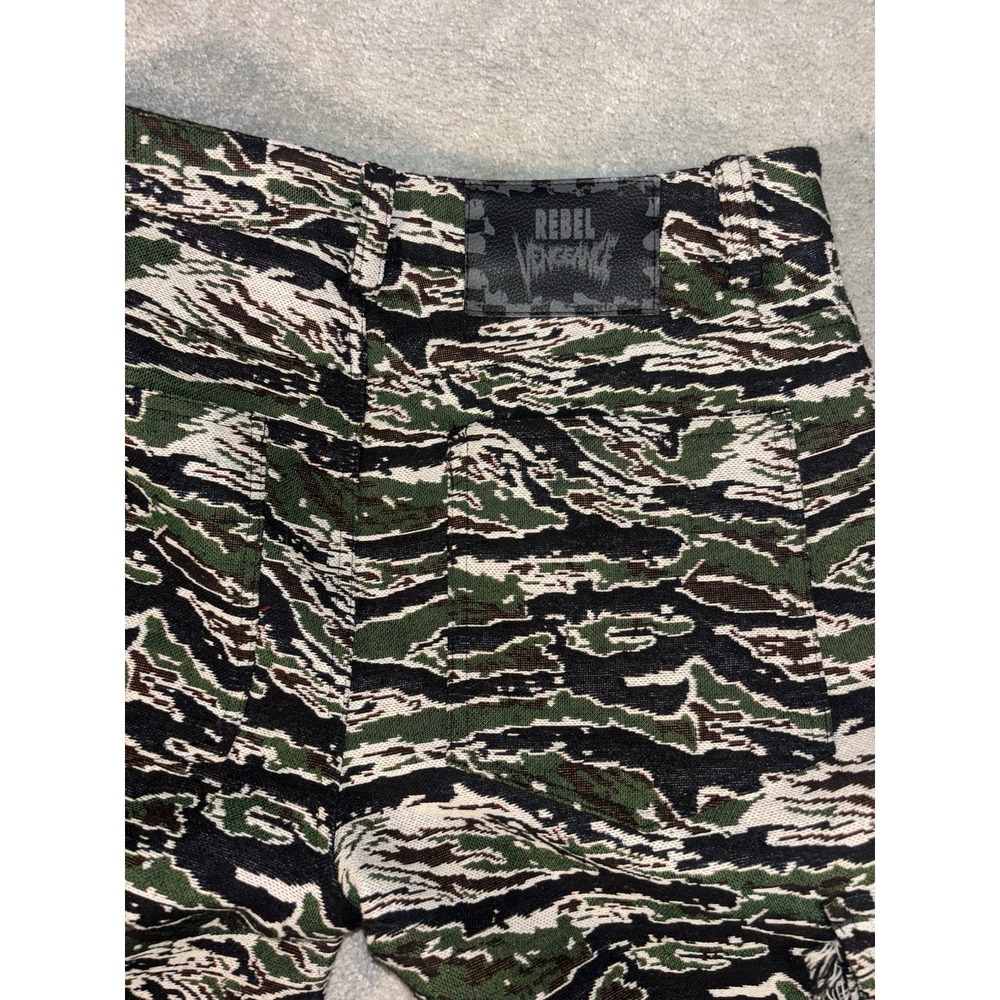 Rebel Vengeance Men Camo Fringe Tapestry Pants Skull Detail Sz 28 Measure(31x32) - Picture 6 of 15